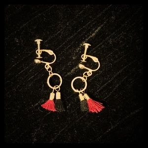 Mixed color tassel ear clip